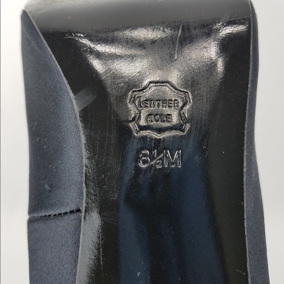 White House Black Market Navy Satin Pumps 8.5 - Picture 7 of 8